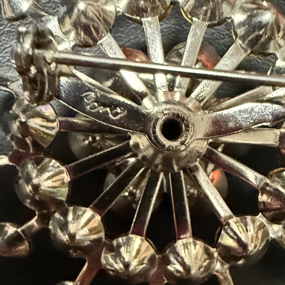 Vintage Coro Silver toned Rhinestone Snowflake Pin - Picture 2 of 4